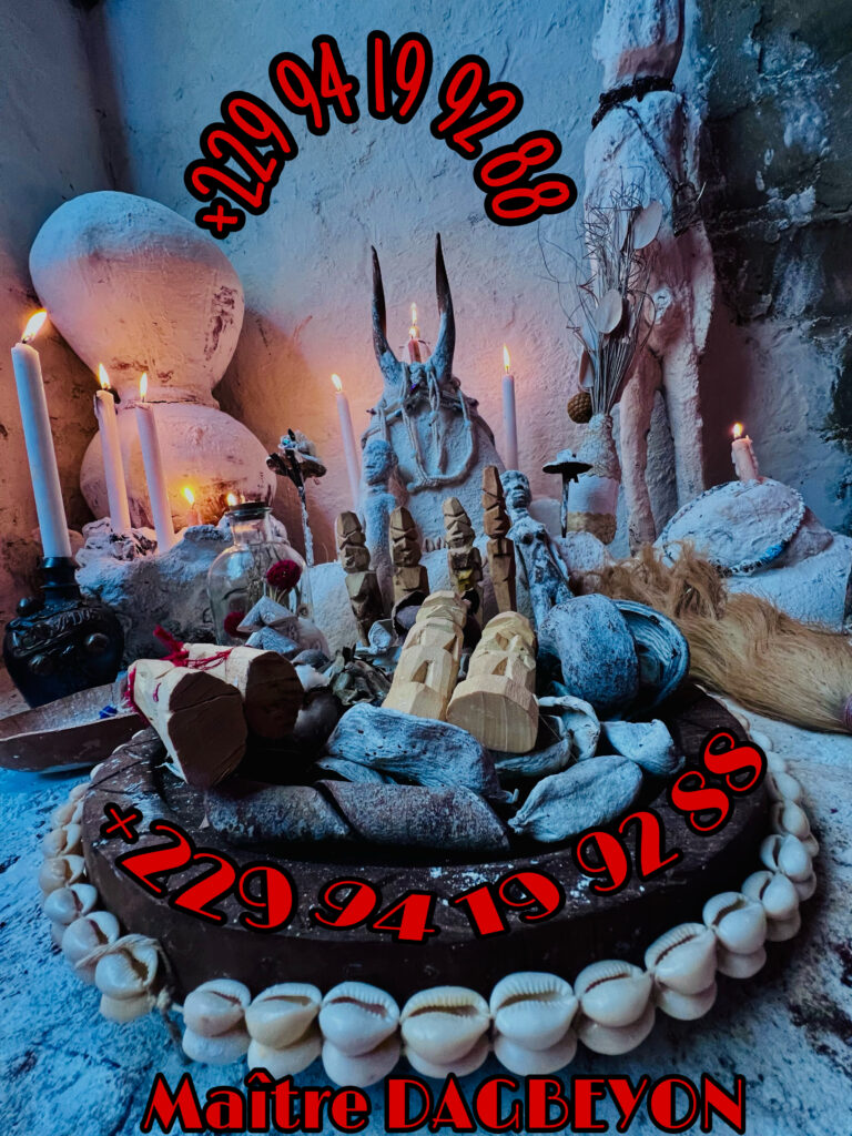 Autel avec bougies et sculptures